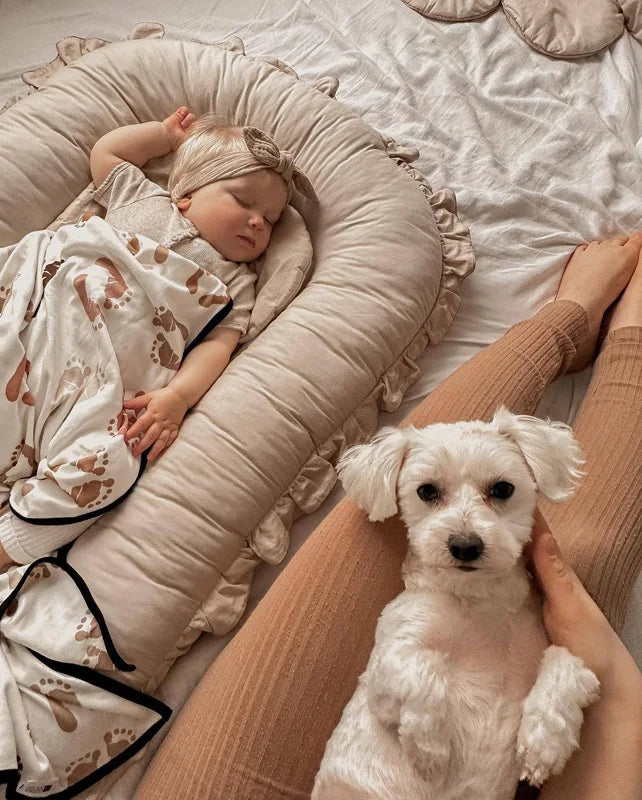 Ruffle Baby Nest Bunnito